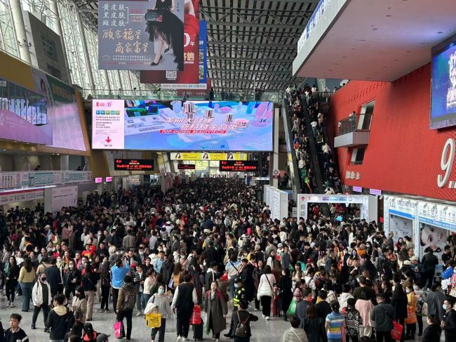 探索美妝未來(lái)-廣州美博會(huì)引領(lǐng)2025潮流新風(fēng)尚